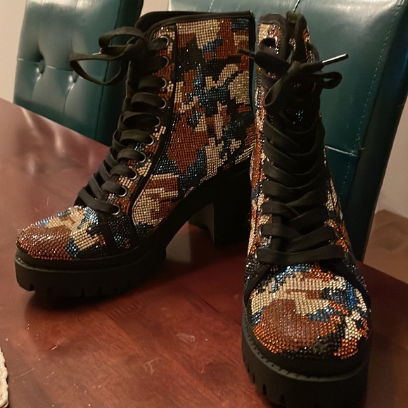 Steve Madden Camo multi boots. - Picture 3 of 3